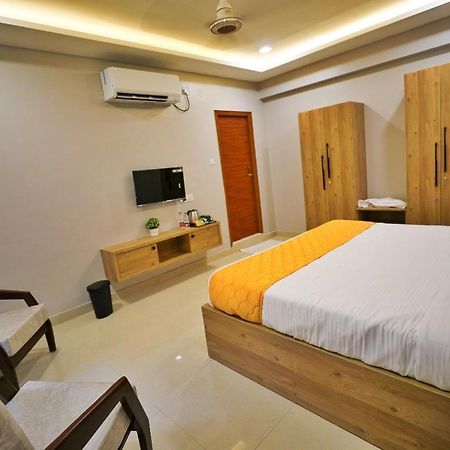 Hotel Ceasta, Beside Us Consulate Hyderabad, Gachibowli Gundipet Экстерьер фото