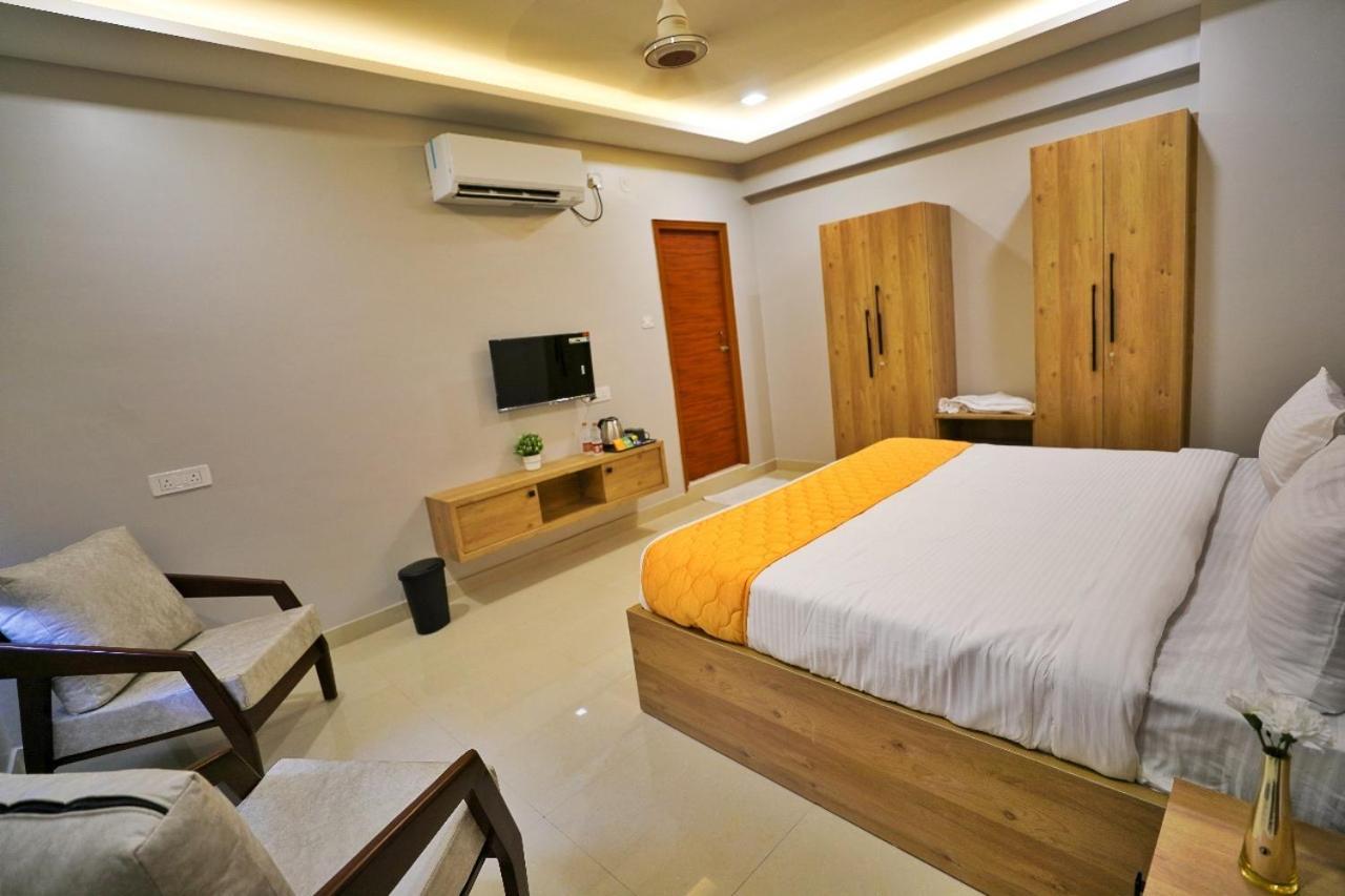 Hotel Ceasta, Beside Us Consulate Hyderabad, Gachibowli Gundipet Экстерьер фото