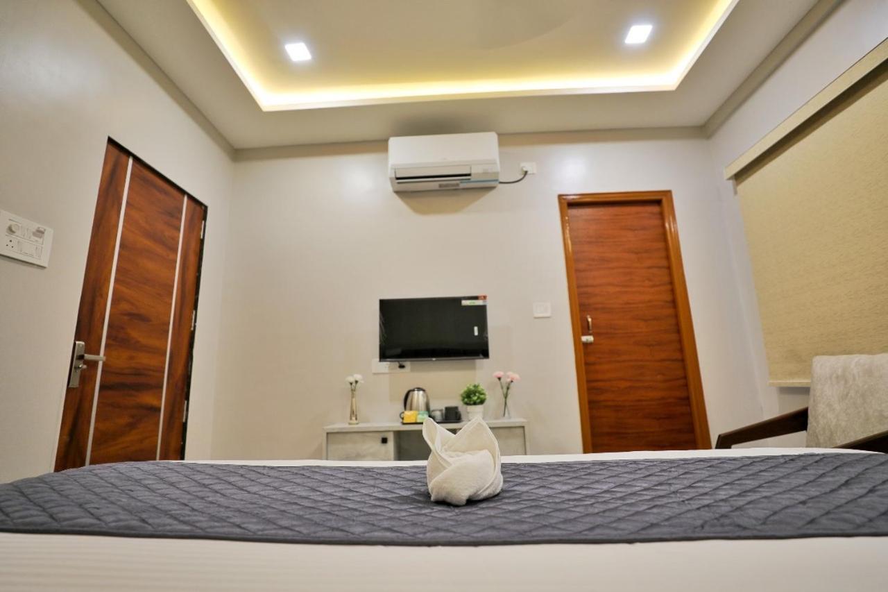 Hotel Ceasta, Beside Us Consulate Hyderabad, Gachibowli Gundipet Экстерьер фото