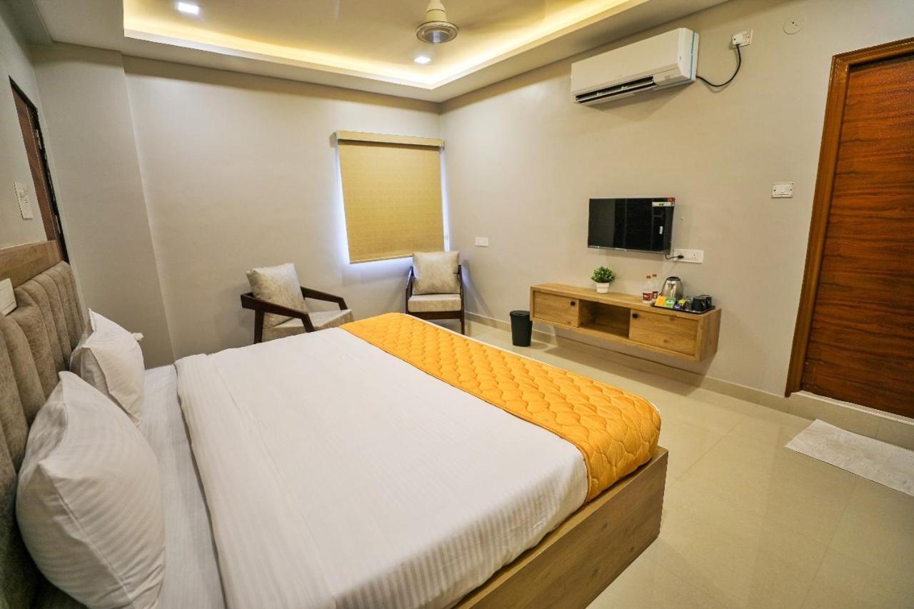 Hotel Ceasta, Beside Us Consulate Hyderabad, Gachibowli Gundipet Экстерьер фото