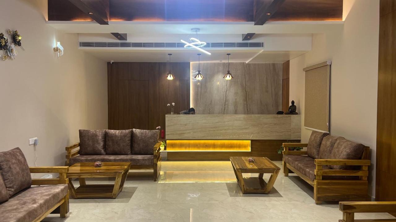 Hotel Ceasta, Beside Us Consulate Hyderabad, Gachibowli Gundipet Экстерьер фото