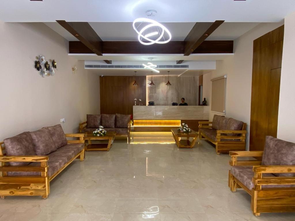Hotel Ceasta, Beside Us Consulate Hyderabad, Gachibowli Gundipet Экстерьер фото
