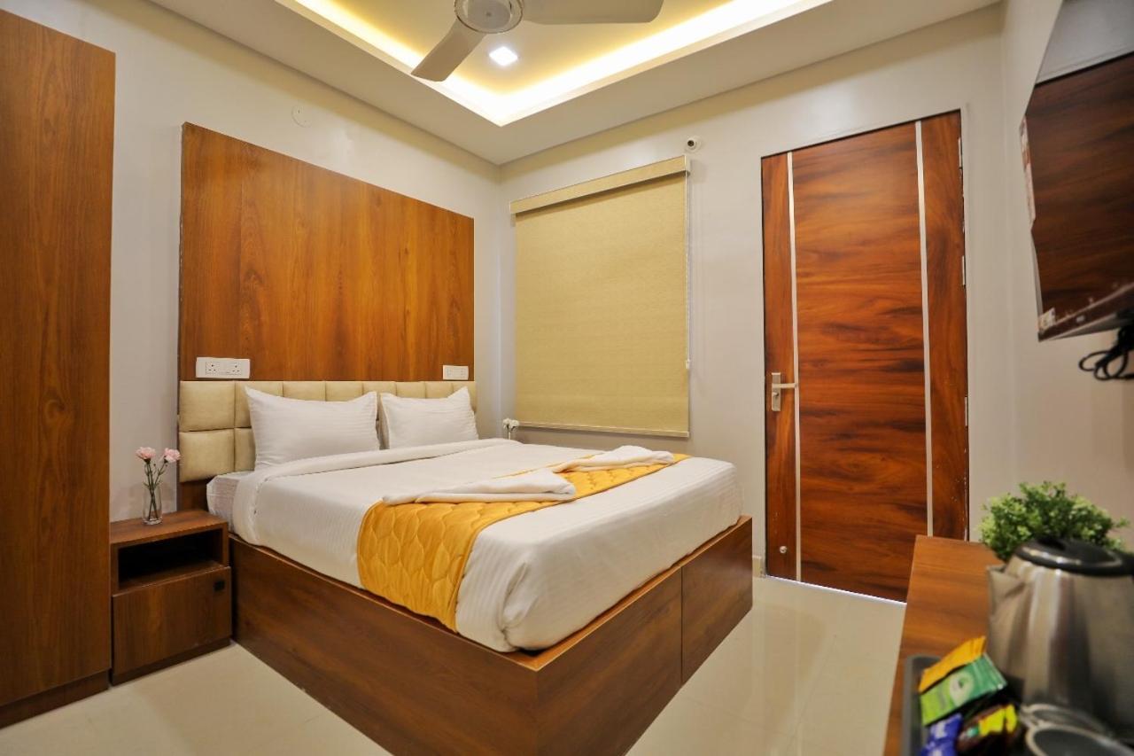 Hotel Ceasta, Beside Us Consulate Hyderabad, Gachibowli Gundipet Экстерьер фото