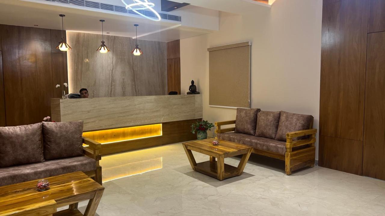 Hotel Ceasta, Beside Us Consulate Hyderabad, Gachibowli Gundipet Экстерьер фото