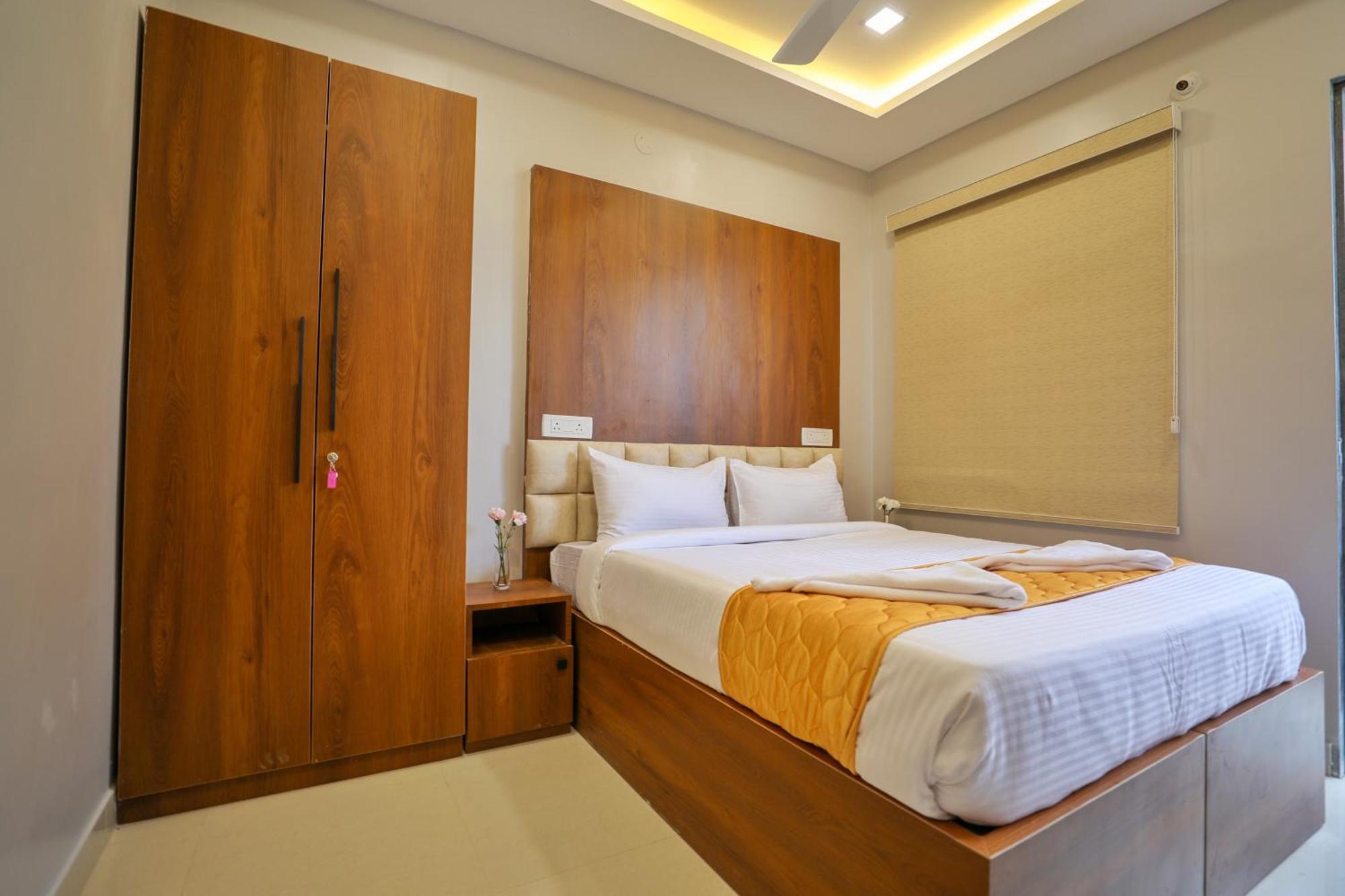 Hotel Ceasta, Beside Us Consulate Hyderabad, Gachibowli Gundipet Экстерьер фото