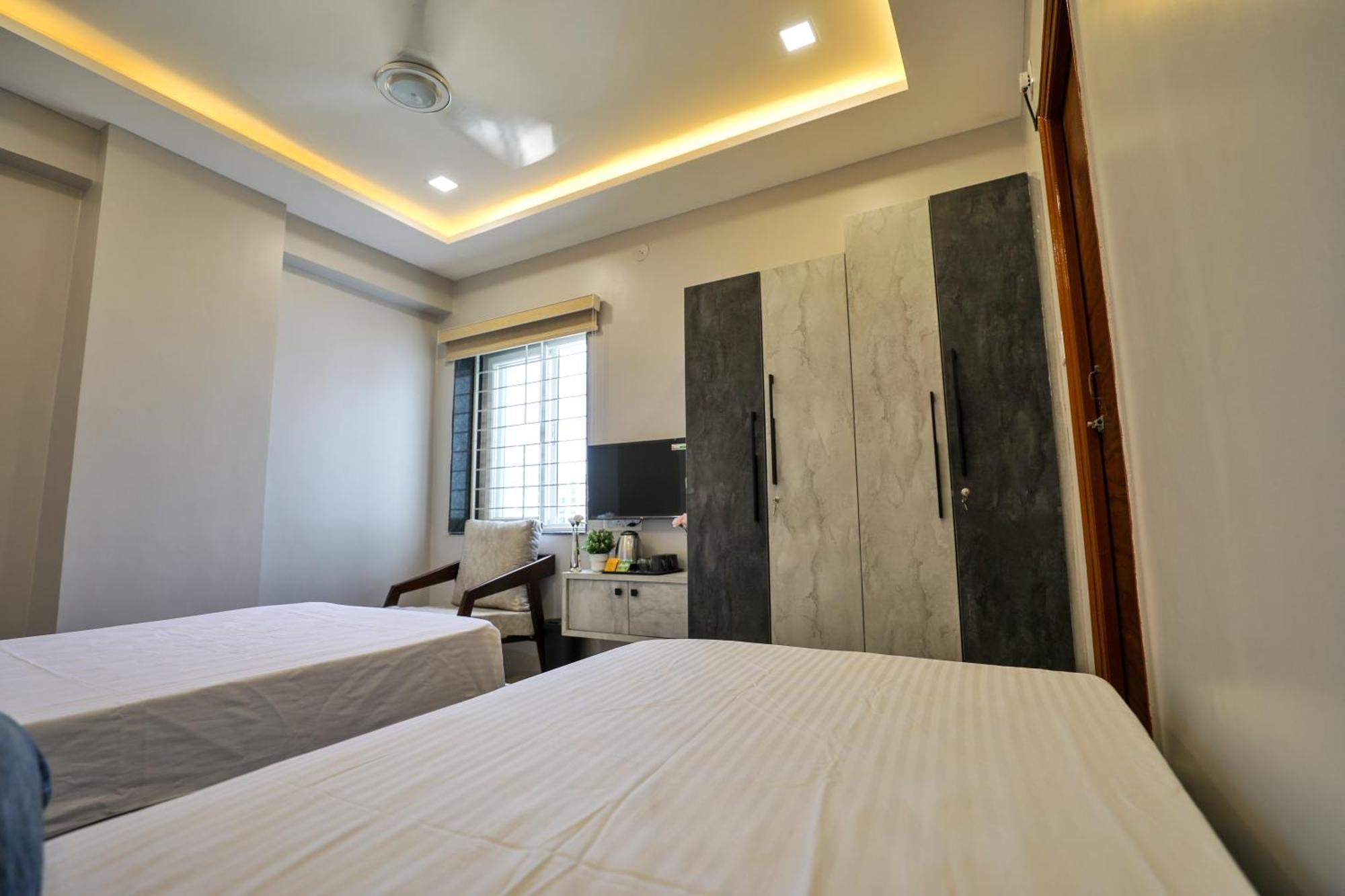 Hotel Ceasta, Beside Us Consulate Hyderabad, Gachibowli Gundipet Экстерьер фото